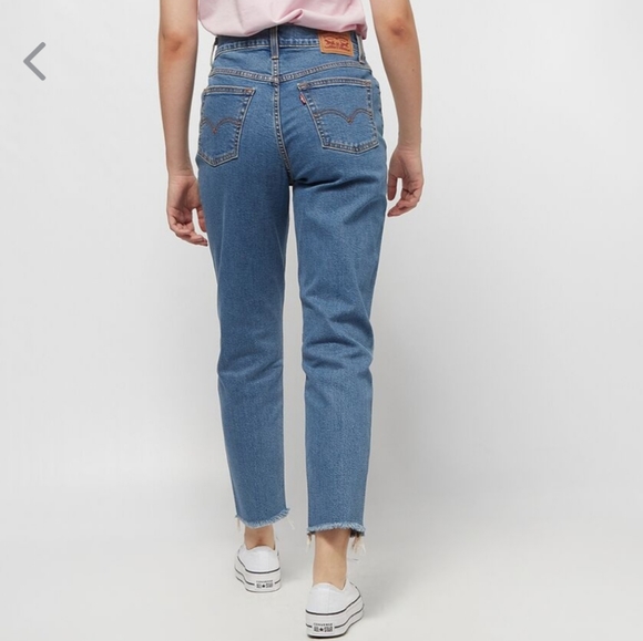 Levi's Mom Jeans High Rise Raw Hem - Picture 10 of 11